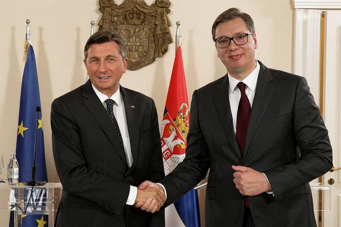 Predsednik Pahor s srbskim predsednikom Vučićem v Beogradu: “Samo hitrejša širitev EU lahko ohrani mir in varnost Zahodnega Balkana in zmanjša pomen izjav o spreminjanju meja.”